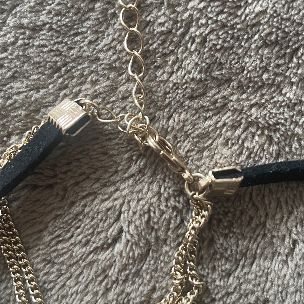 Gold and Black Necklace with Pendant - Picture 3 of 6